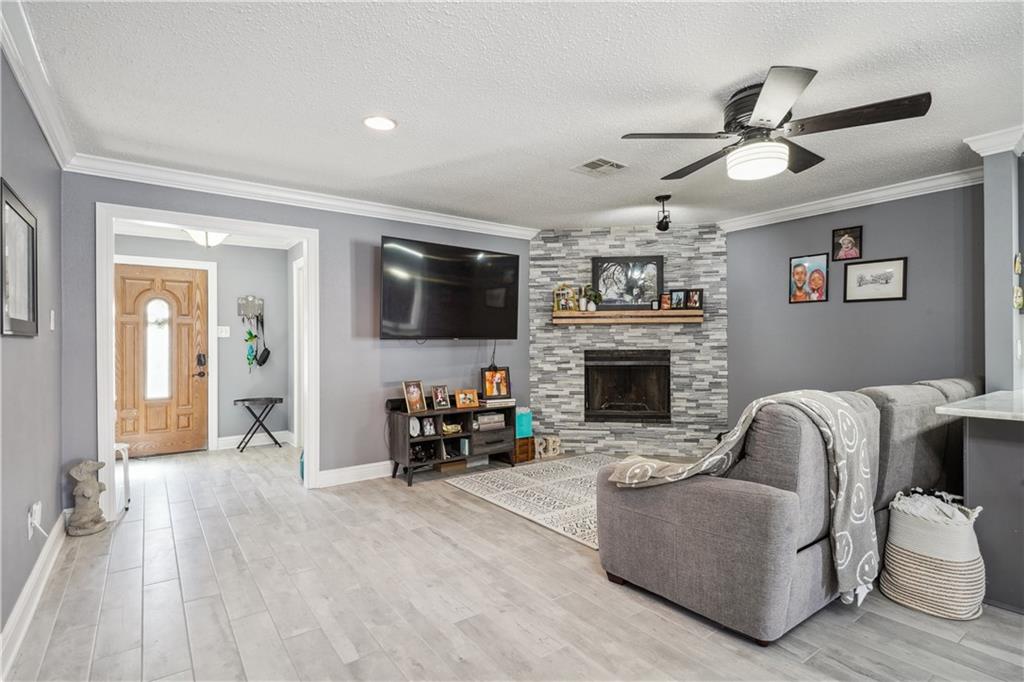323 RIVER POINT Drive