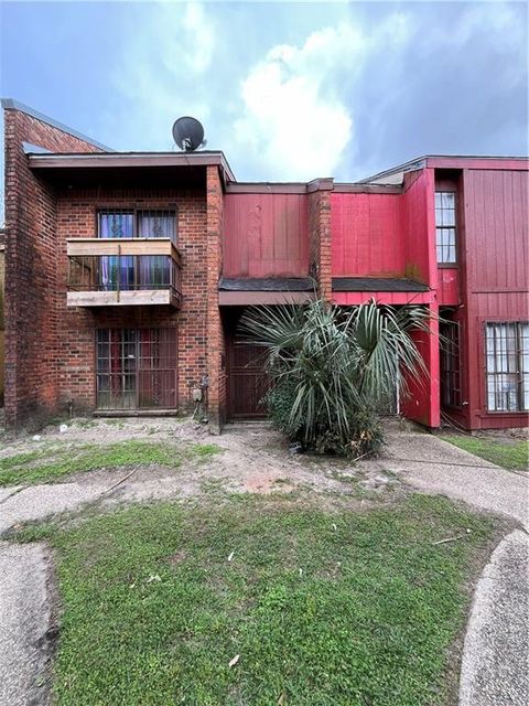 1204 CHIMNEY WOOD Lane New Orleans LA 70126