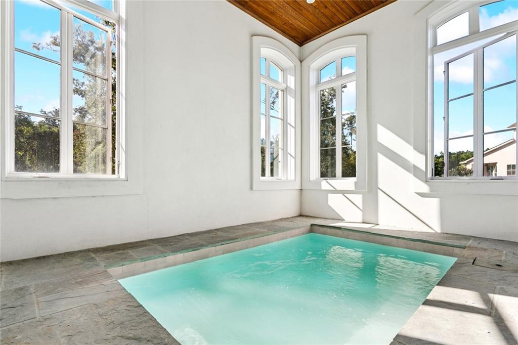 Mandeville, Louisiana 70471, United States, 10 Bedrooms Bedrooms, ,12 BathroomsBathrooms,Residential,Active,239375