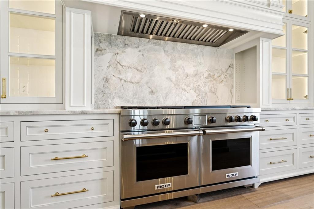 Mandeville, Louisiana 70471, United States, 10 Bedrooms Bedrooms, ,12 BathroomsBathrooms,Residential,Active,239375