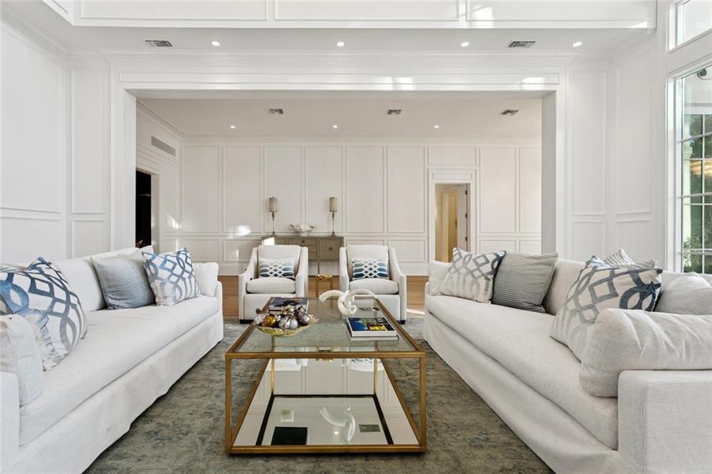 Mandeville, Louisiana 70471, United States, 10 Bedrooms Bedrooms, ,12 BathroomsBathrooms,Residential,Active,239375