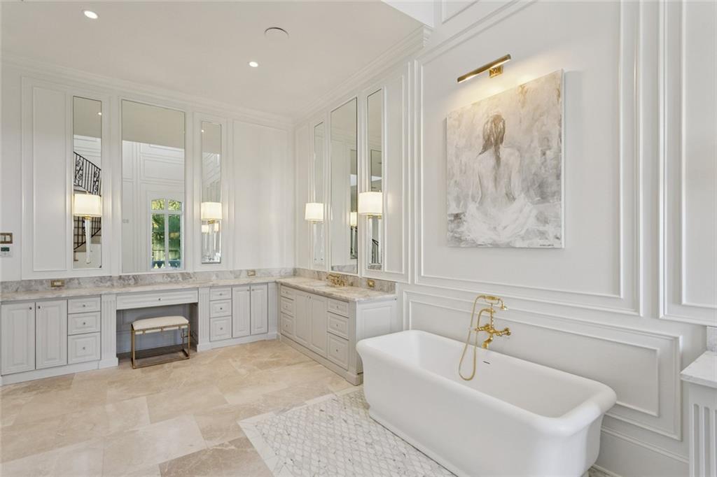 Mandeville, Louisiana 70471, United States, 10 Bedrooms Bedrooms, ,12 BathroomsBathrooms,Residential,Active,239375