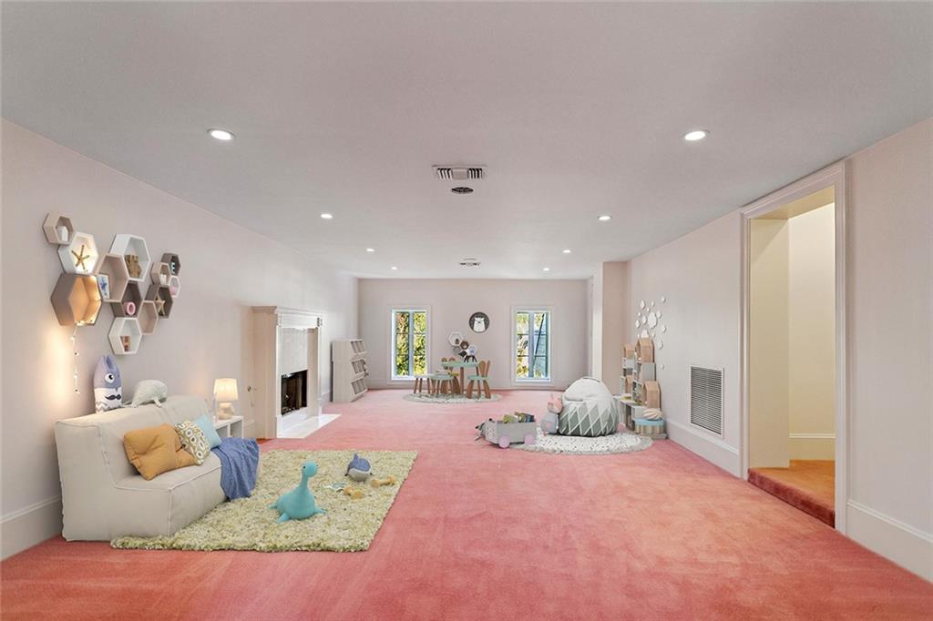 Mandeville, Louisiana 70471, United States, 10 Bedrooms Bedrooms, ,12 BathroomsBathrooms,Residential,Active,239375