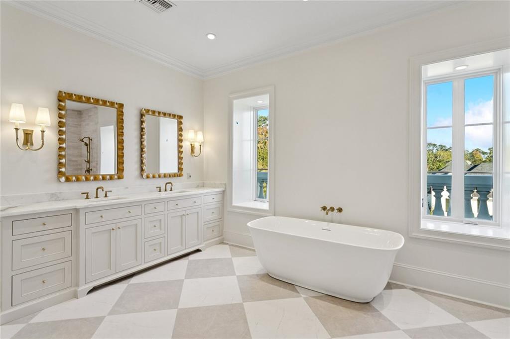 Mandeville, Louisiana 70471, United States, 10 Bedrooms Bedrooms, ,12 BathroomsBathrooms,Residential,Active,239375