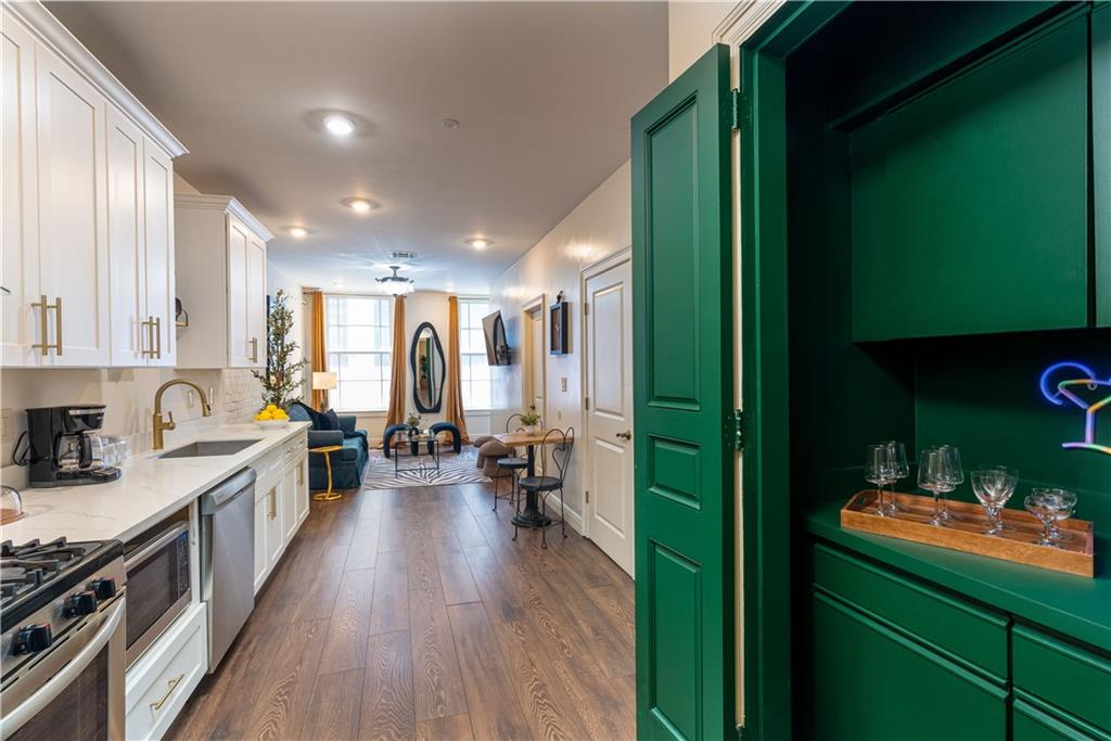 336 CAMP Street 305