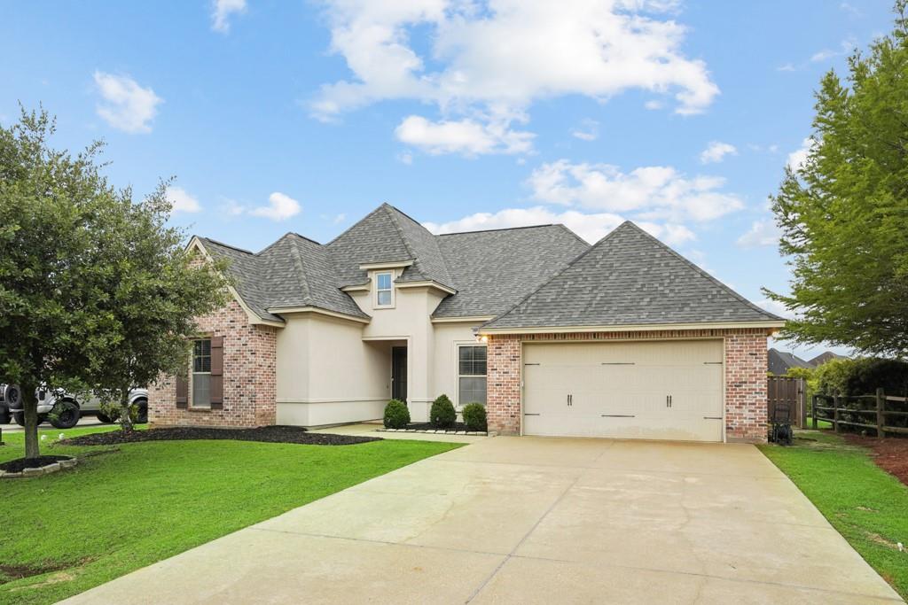 1004 CYPRESS CROSSING Drive