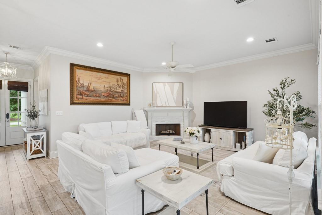1004 CYPRESS CROSSING Drive