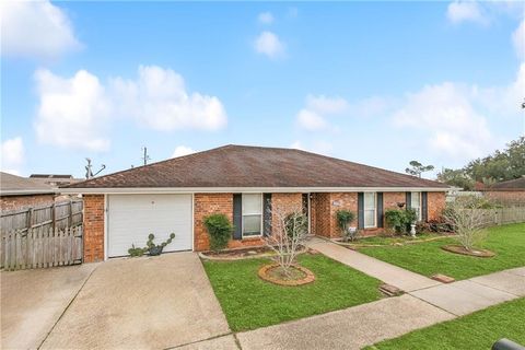 3221 RIVERLAND Drive Chalmette LA 70043