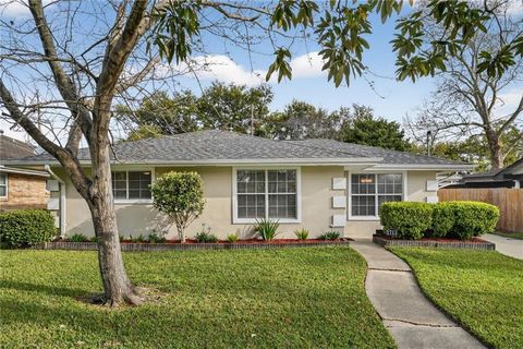 1711 MENDEZ Drive New Orleans LA 70122