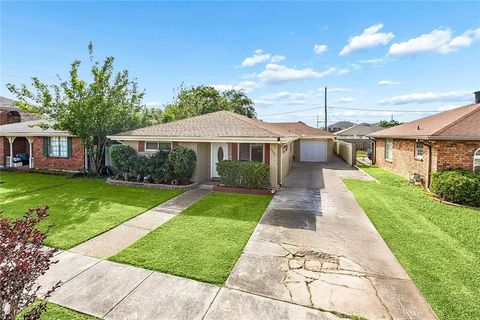 Photo of 2404 GALLANT Drive, Chalmette, LA 70043 (MLS # 2554378)