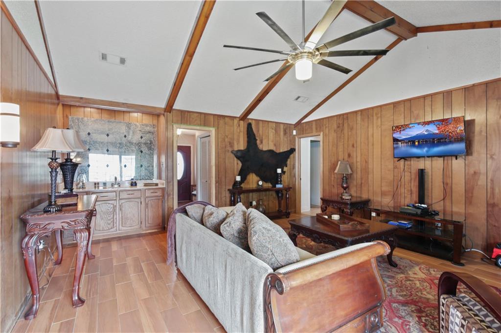 124 KINGSTON Drive