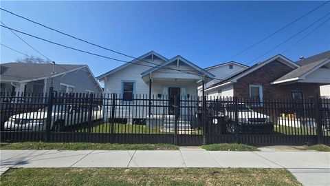 Photo of 1724 EAGLE Street, New Orleans, LA 70118 (MLS # 2545163)