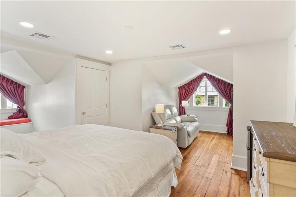 5829 Hurst St, New Orleans, LA, 70115, USA, 6 Bedrooms Bedrooms, ,5 BathroomsBathrooms,Residential,Active,5829 Hurst St,2560004