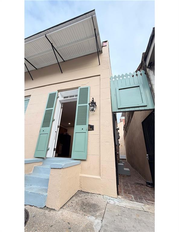 618 DAUPHINE Street 1B
