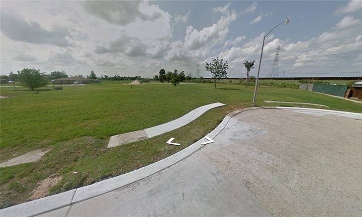 Photo 1 of 4 — 4020 HAMLET Street, Chalmette, LA 70043