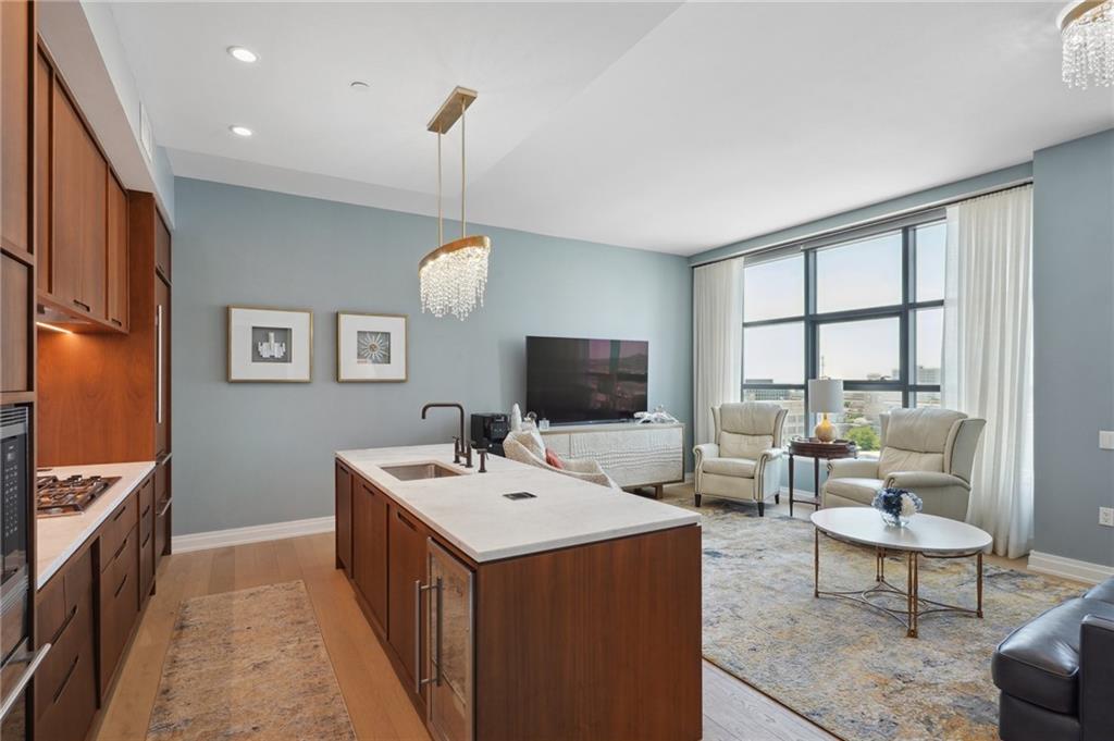 1001 JULIA Street 9G