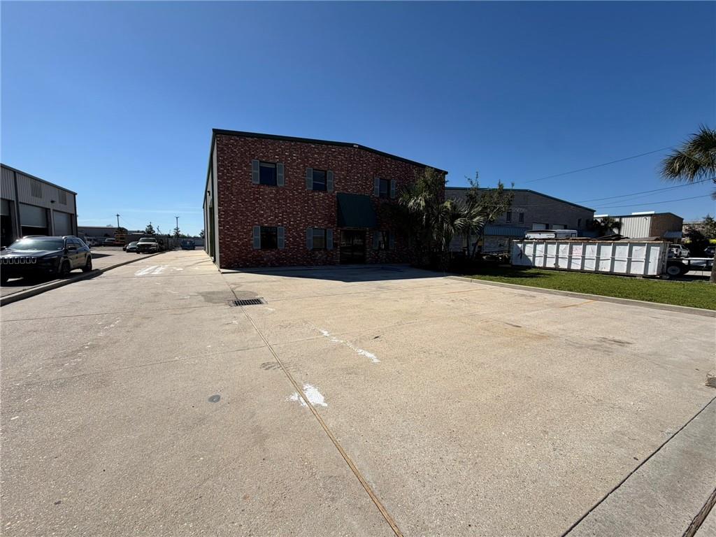 2716 CRESTVIEW Street