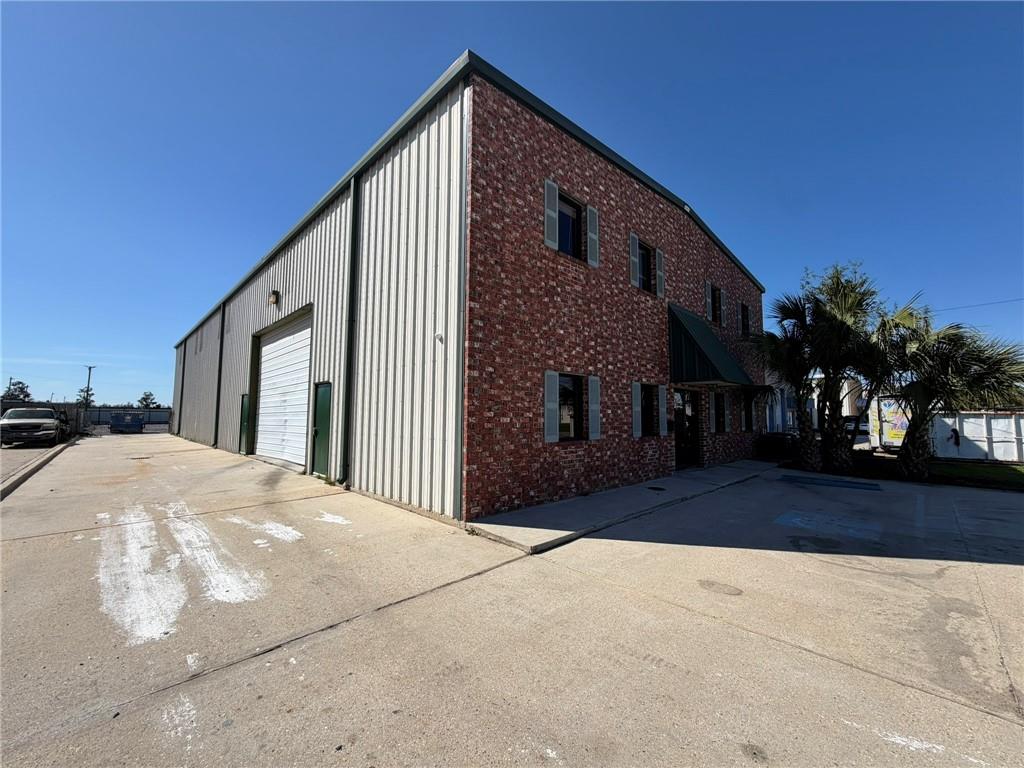 2716 CRESTVIEW Street