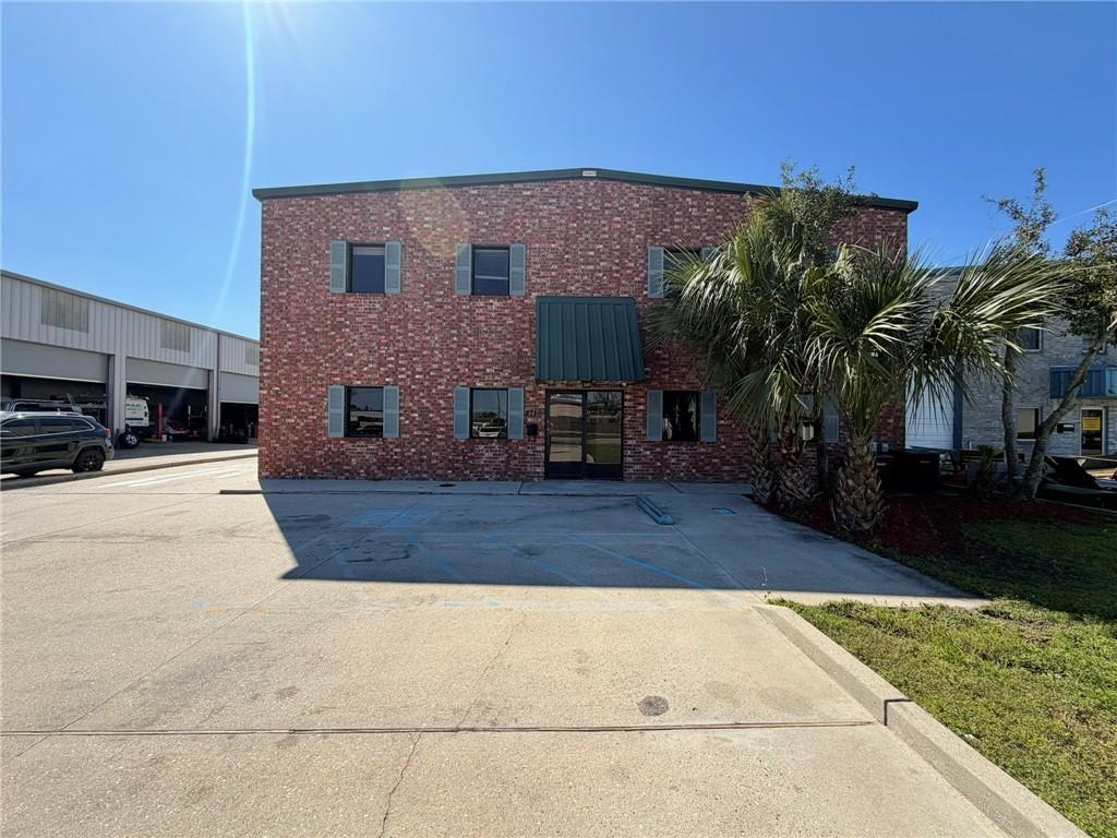 2716 CRESTVIEW Street