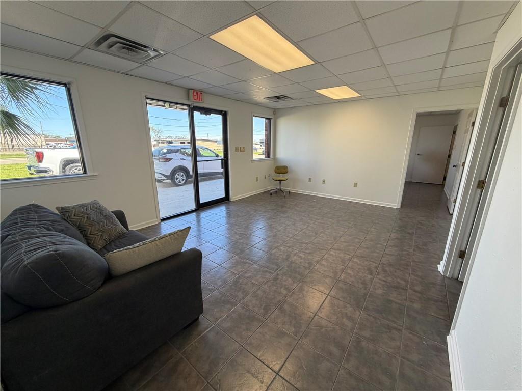 2716 CRESTVIEW Street