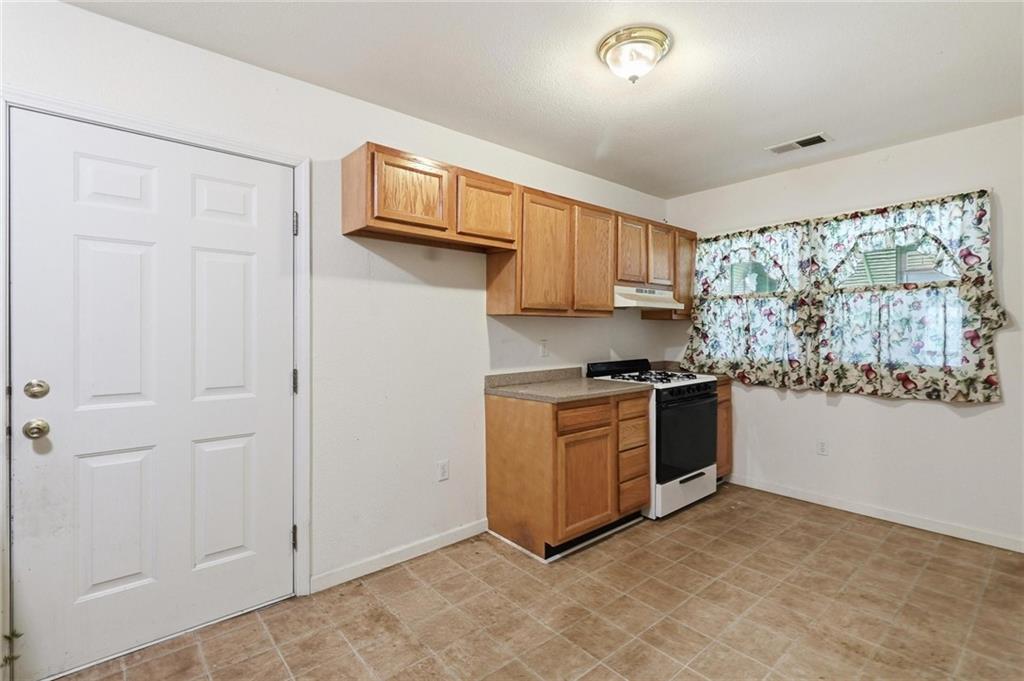 3911 MISTLETOE Street