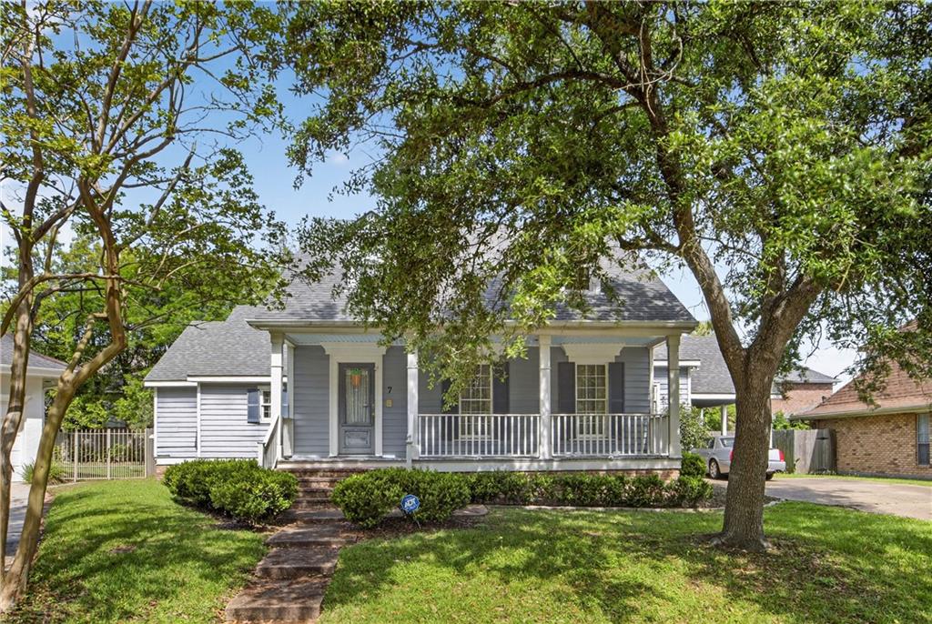 7 WHISPERING OAKS Drive