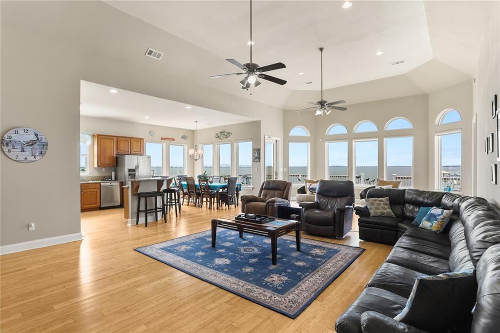 89 LAKEVIEW Drive