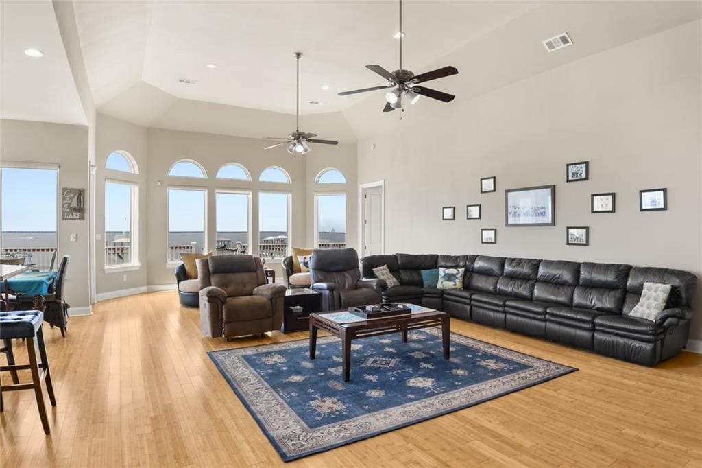 89 LAKEVIEW Drive