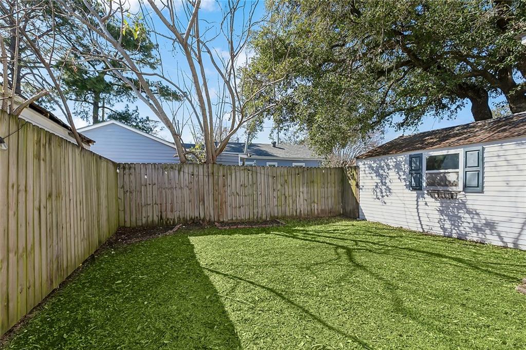 15 LABARRE Place