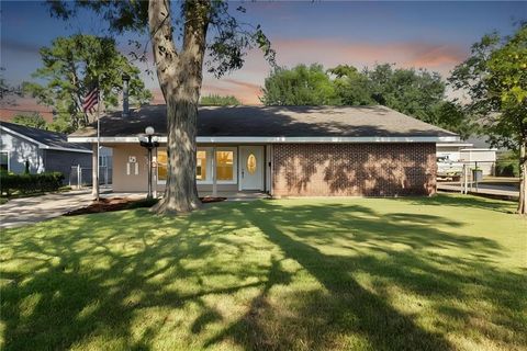 Photo of 89 HAROLEANS Street, Harahan, LA 70123 (MLS # 2553831)