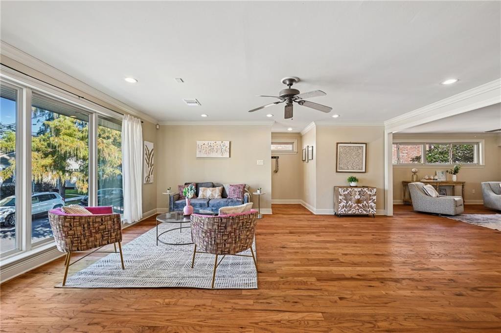 3425 VINCENNES Place