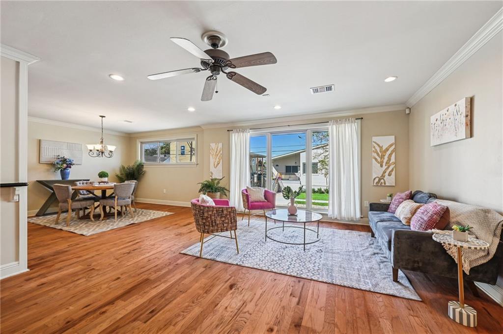 3425 VINCENNES Place