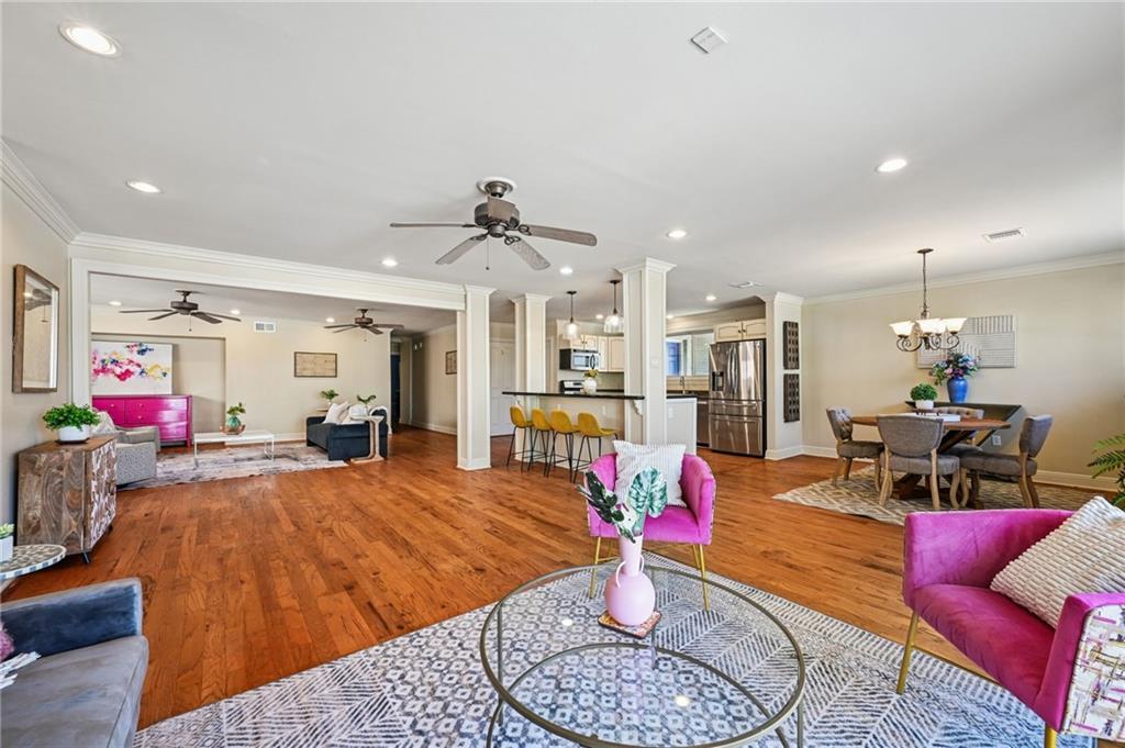 3425 VINCENNES Place