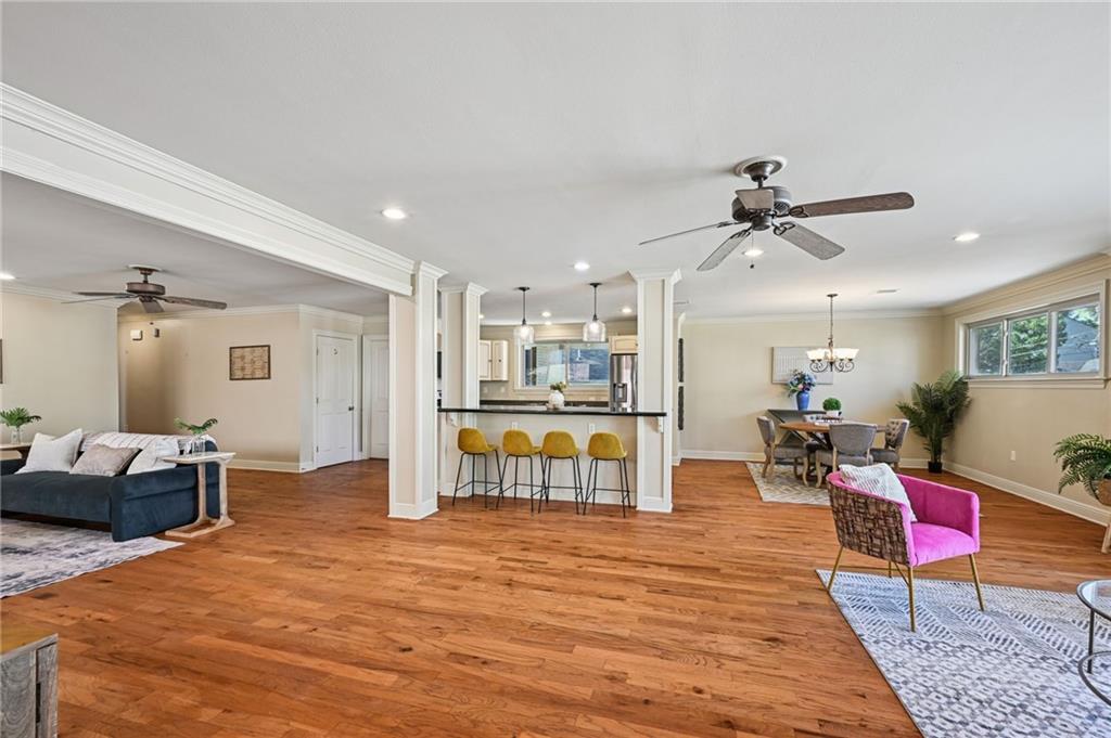 3425 VINCENNES Place