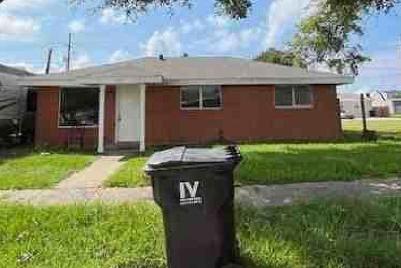 2229 KENNETH Drive
