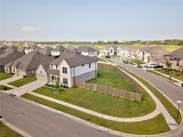 5737 LAUREL TREE Way