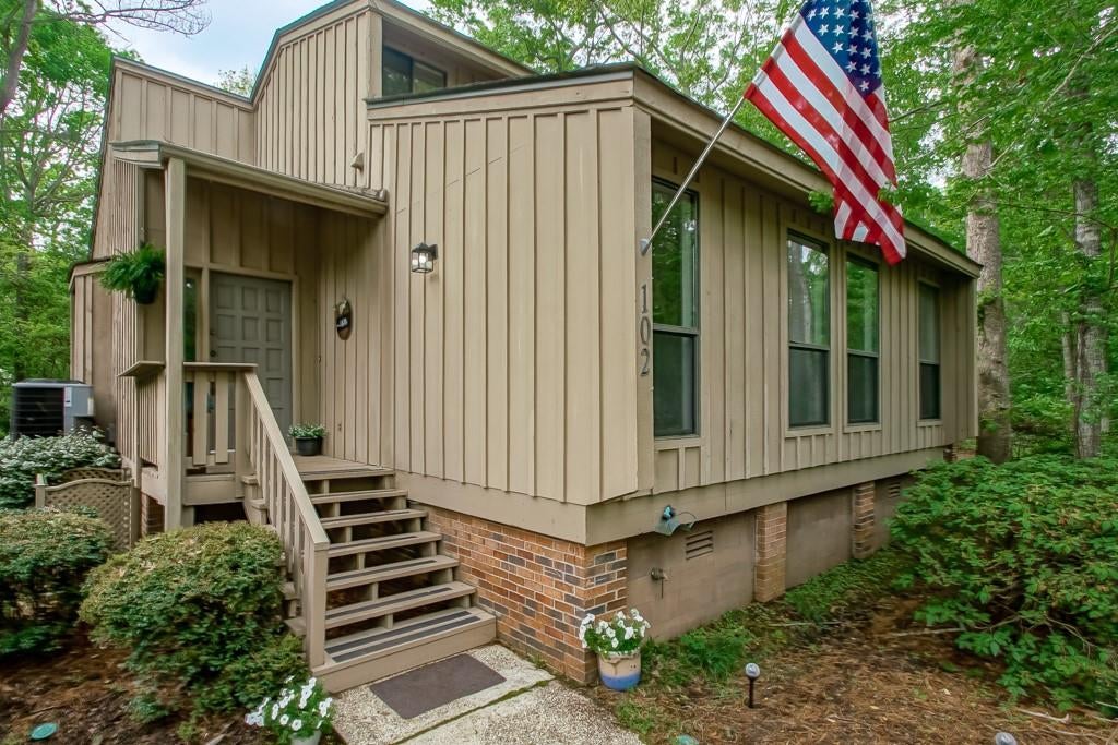 102 CATALPA Lane 102