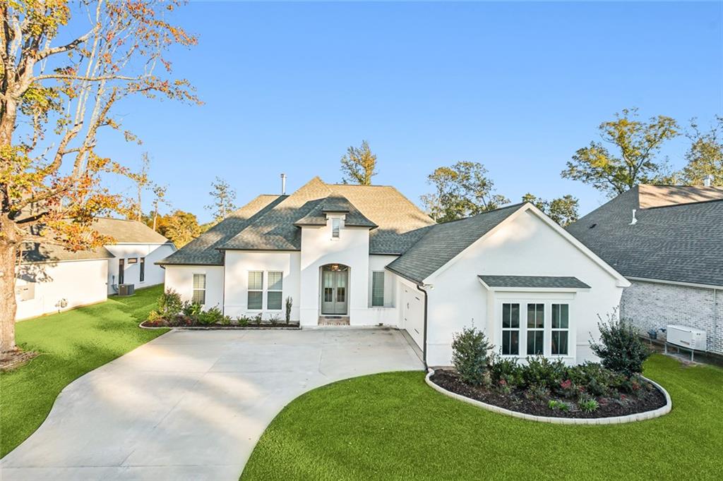 5015 GOLDEN OAK Lane
