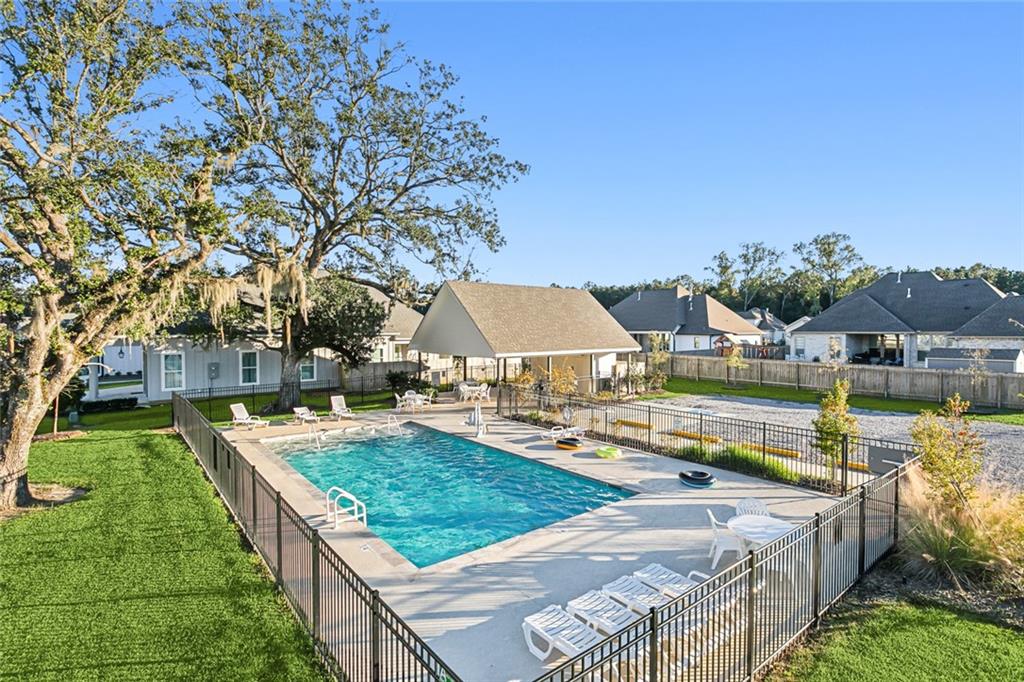 5015 GOLDEN OAK Lane
