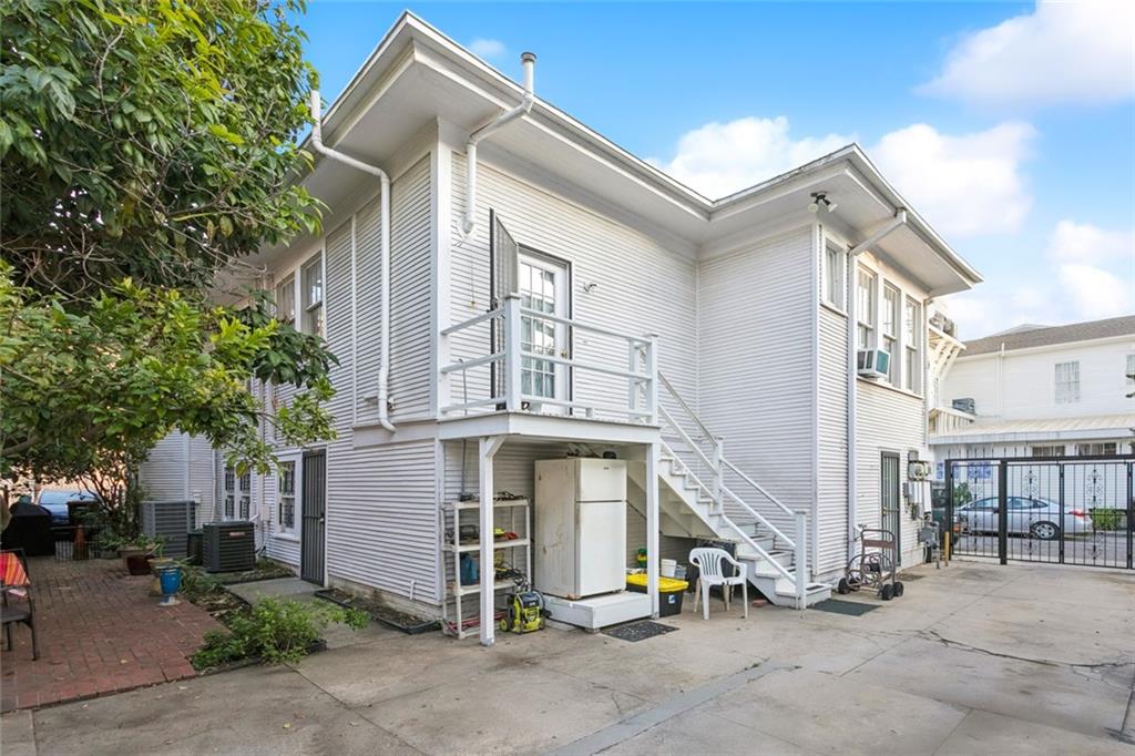 1502 GENERAL PERSHING Street