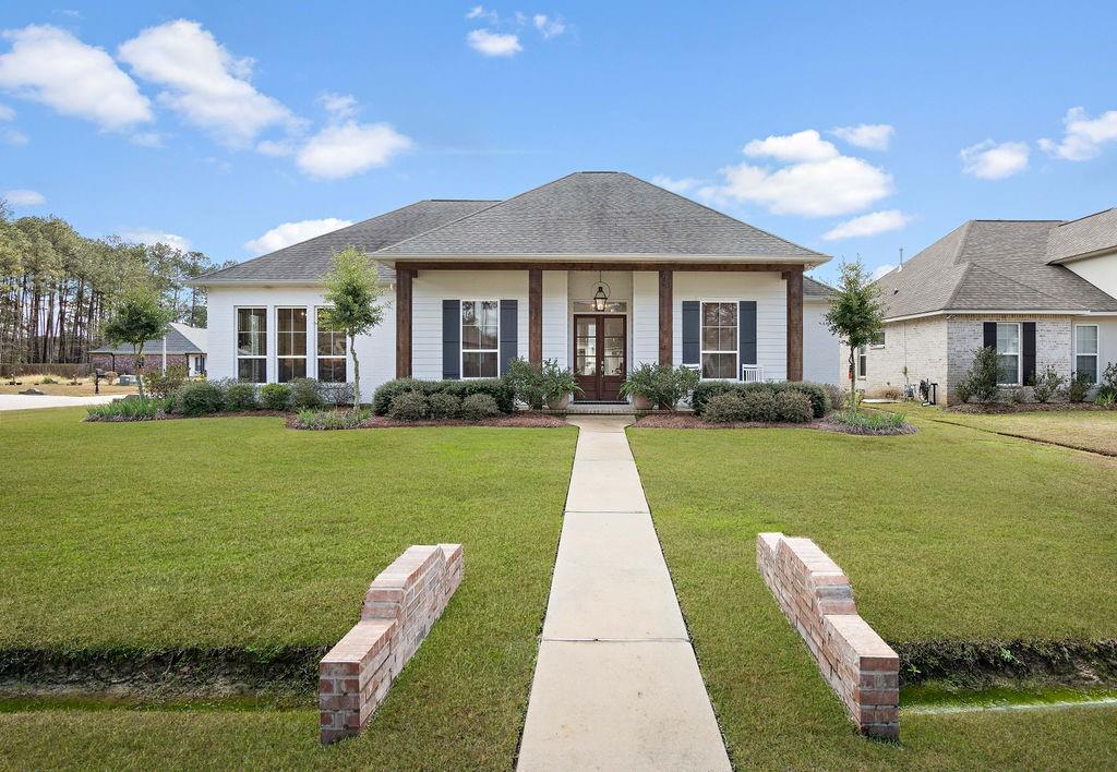 Madisonville, Louisiana 70447, United States, 4 Bedrooms Bedrooms, ,3 BathroomsBathrooms,Residential,Pending,78364