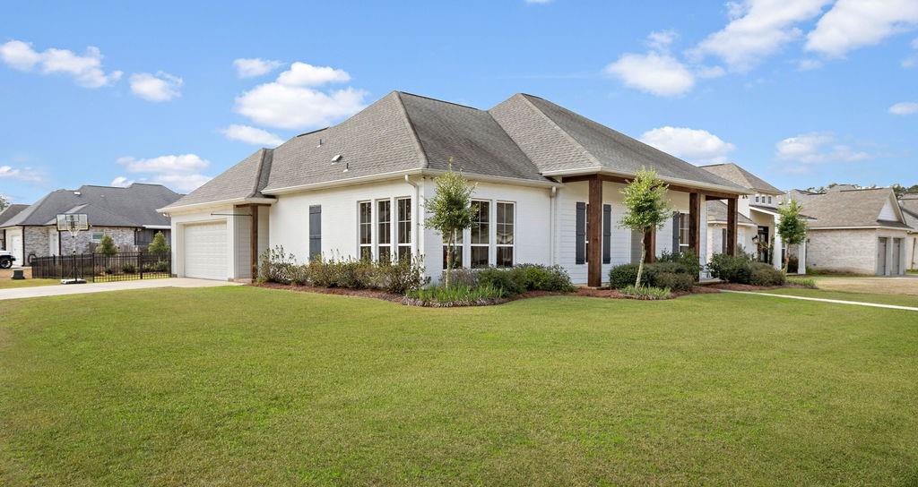 Madisonville, Louisiana 70447, United States, 4 Bedrooms Bedrooms, ,3 BathroomsBathrooms,Residential,Pending,78364