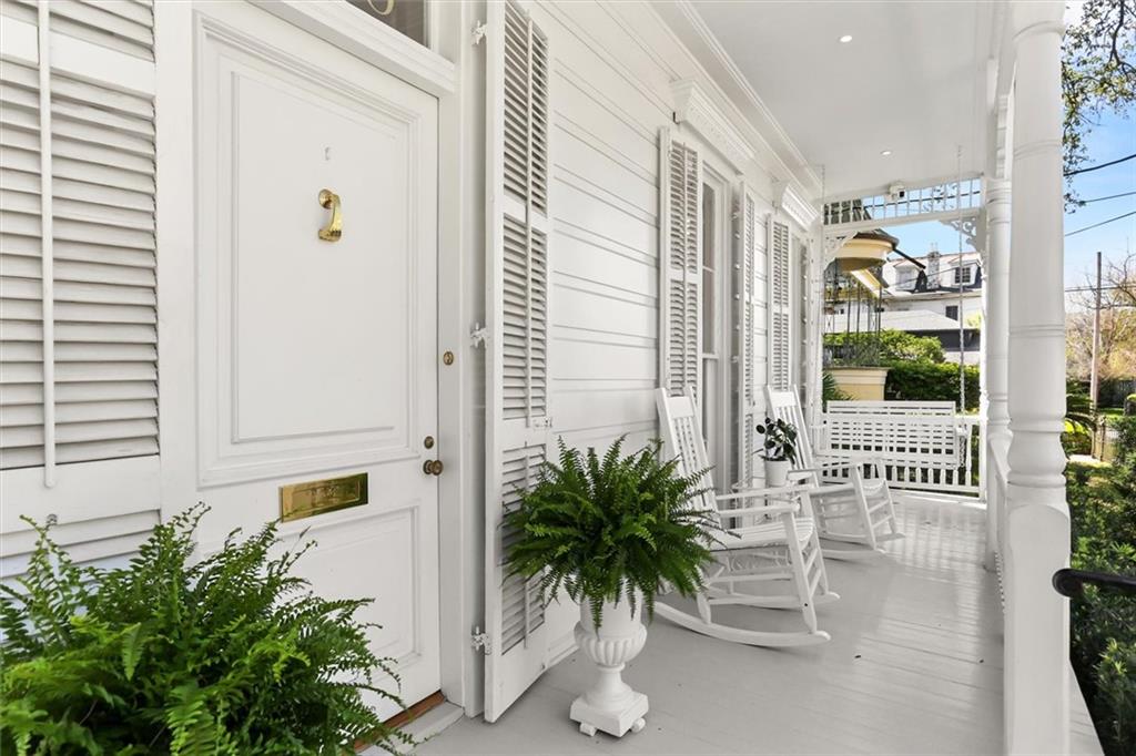 5240 PRYTANIA Street