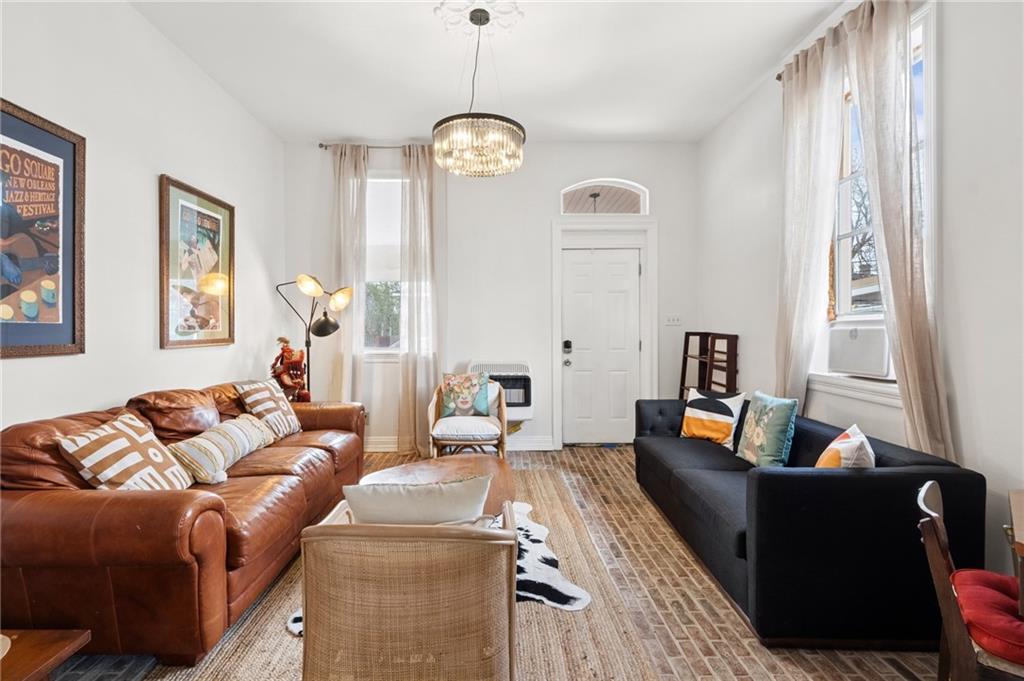 1323 KENTUCKY Street