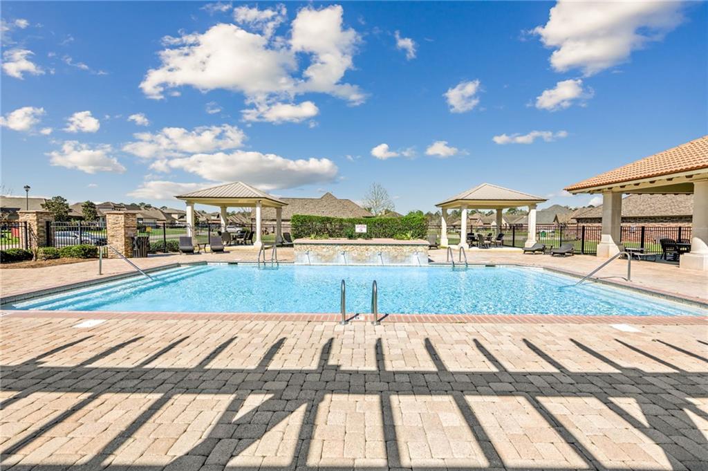 Covington, Louisiana 70433, United States, 4 Bedrooms Bedrooms, ,2 BathroomsBathrooms,Residential,Active,100030