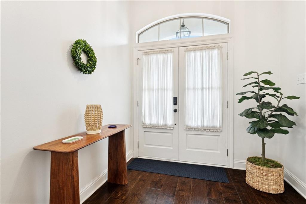 2425 COURS CARSON Street