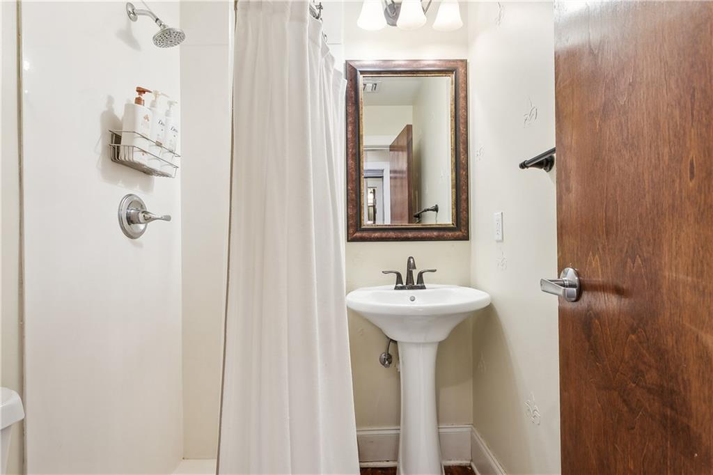 New Orleans, Louisiana 70130, United States, 2 Bedrooms Bedrooms, ,2 BathroomsBathrooms,Residential,Active,45299