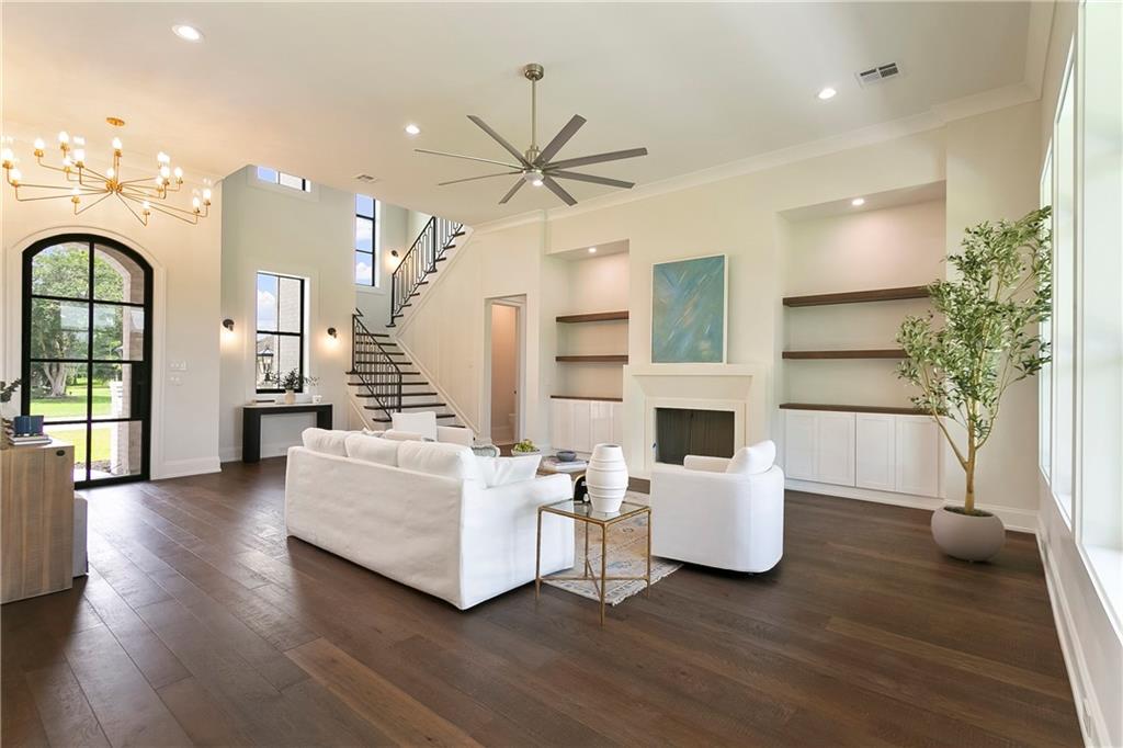 15 OAK HILLS Lane