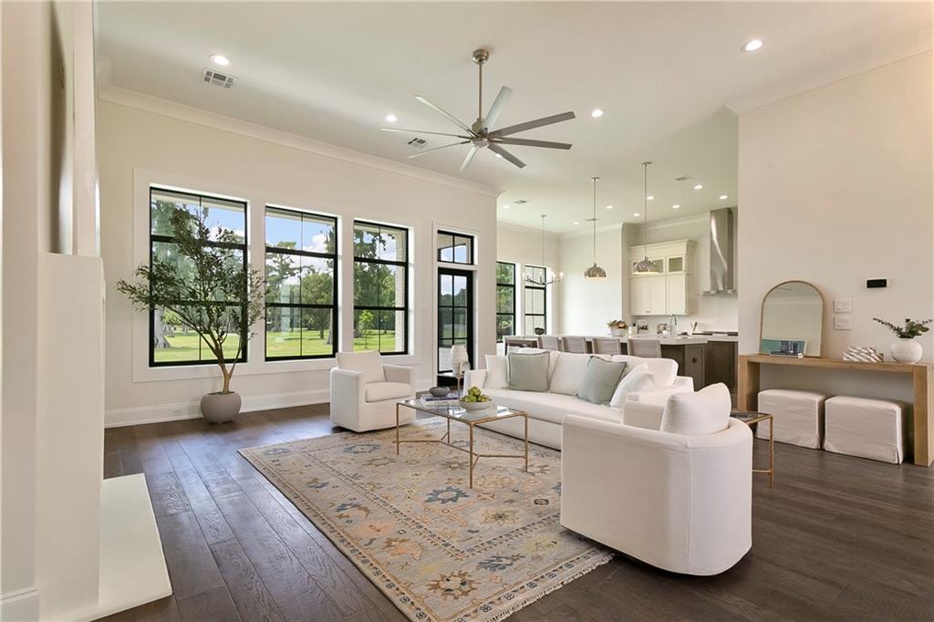15 OAK HILLS Lane