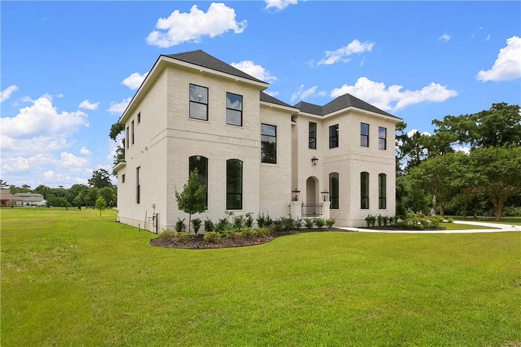 15 OAK HILLS Lane